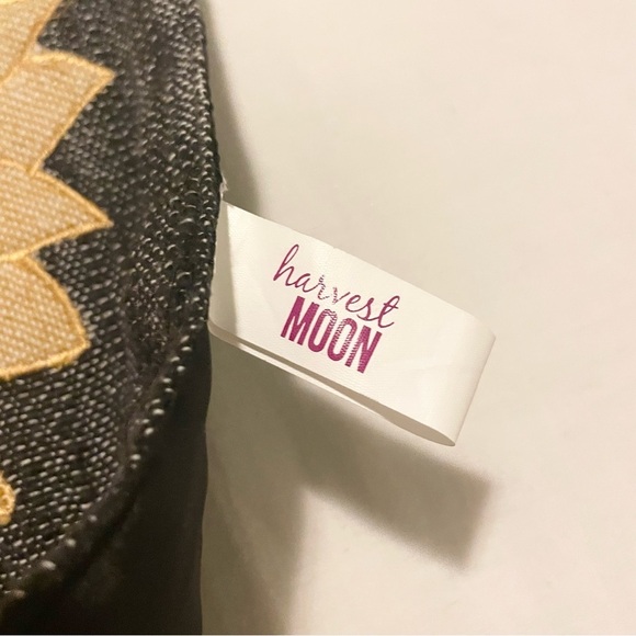 Harvest Moon Table Runner Decor with Sunflower and Pumpkin Design - Picture 10 of 16